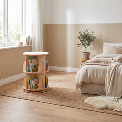 Bibliothèque pivotante en pin 2 niveaux dans une chambre d'enfant scandinave