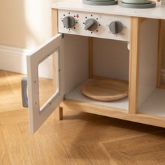 Détail micro-ondes avec assiette