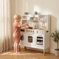 Enfant cuisinant à la cuisine XXL LED