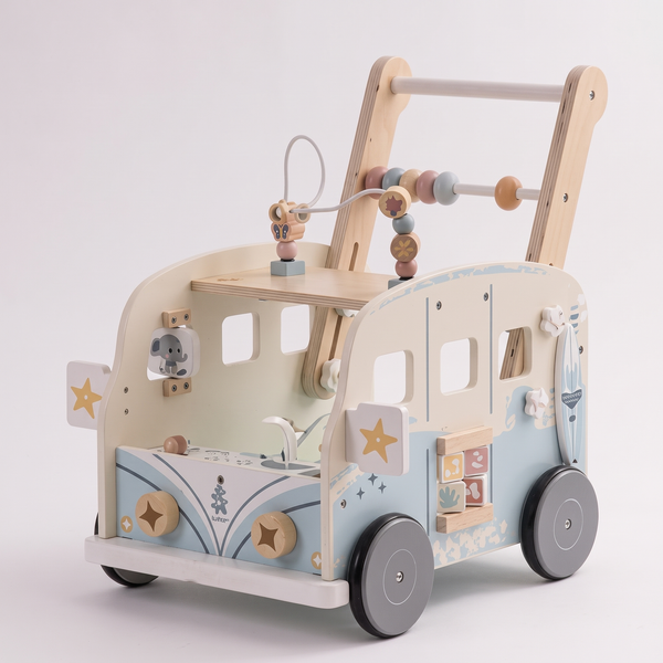 Trotteur enfant en bois – Bus multifonction – fond blanc