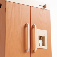 Réfrigérateur enfant en bois – Collection orange – détail