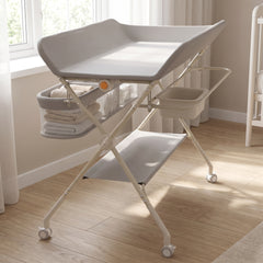 Table à langer bébé pliante – Roulettes et paniers de rangement – ambiance intérieur