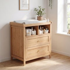 Table à langer bébé en bois – 2 tiroirs, niches et barre amovible – ambiance intérieur