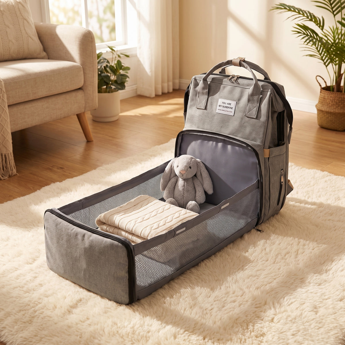Lit de voyage déplié sur un tapis