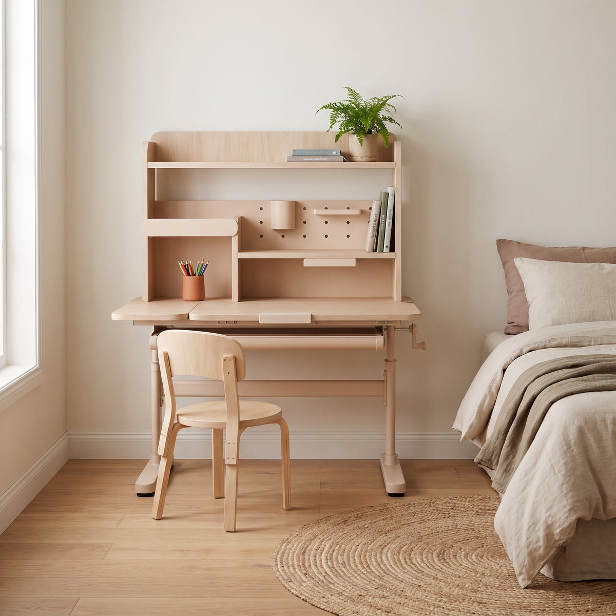 Bureau enfant réglable dans une chambre