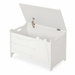 Coffre à jouets en bois blanc sur fond blanc