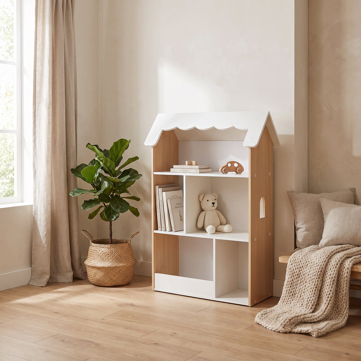 Bibliothèque cabane enfant blanche dans une chambre d'enfant