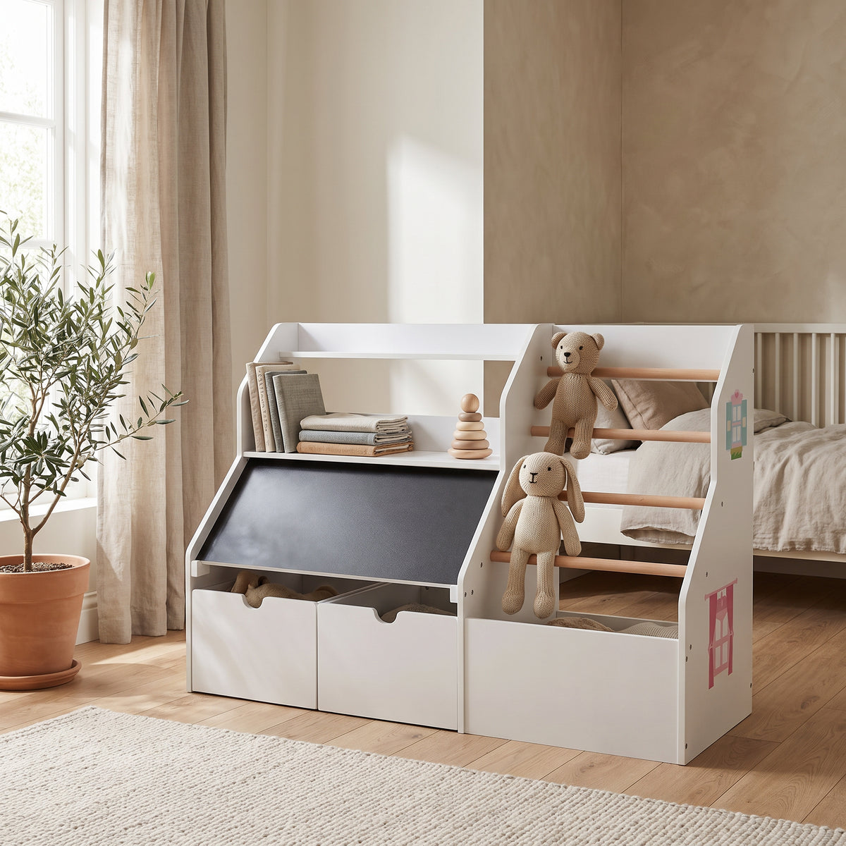 Bibliothèque Montessori tableau noir blanche dans une chambre d'enfant