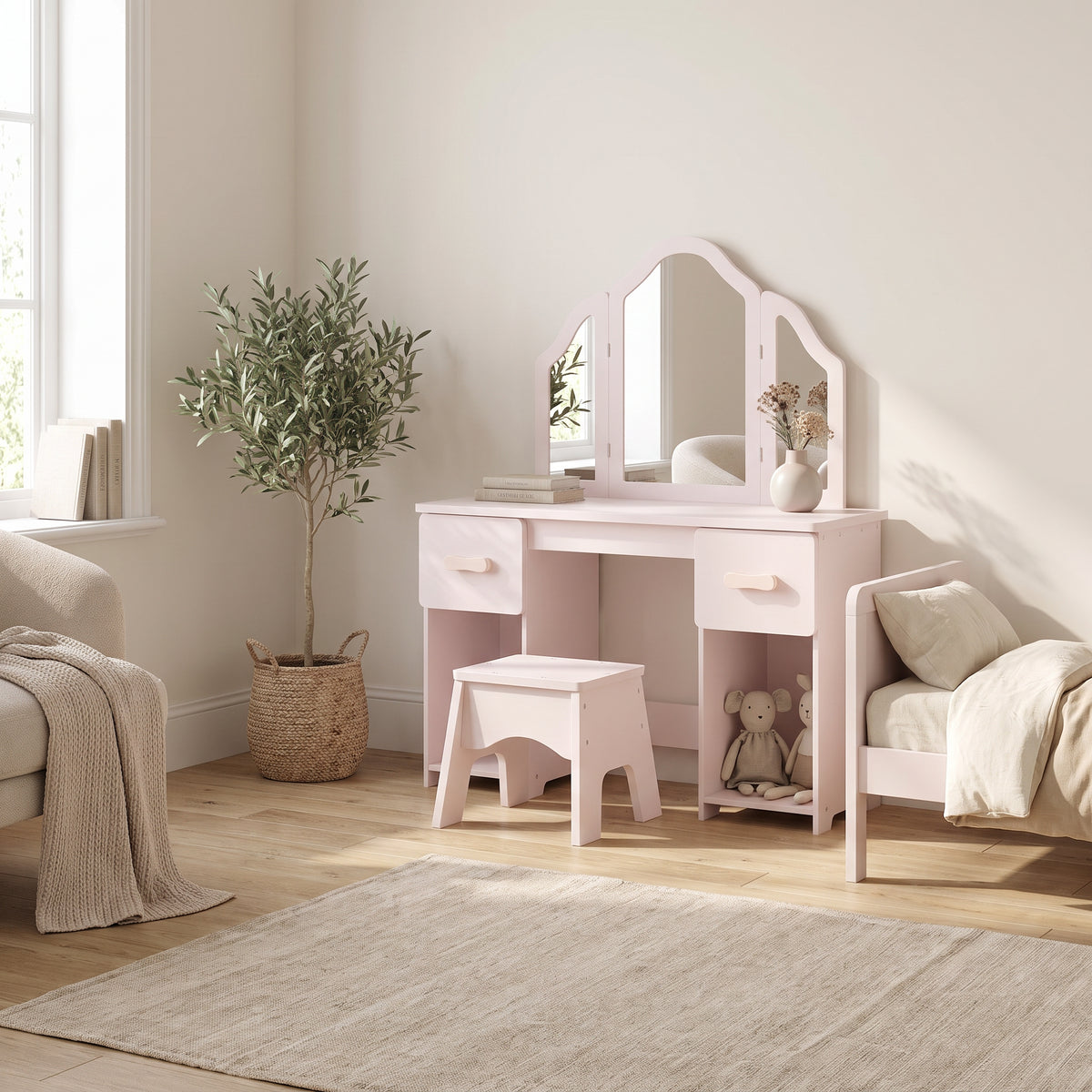 Coiffeuse enfant rose dans une chambre d'enfant