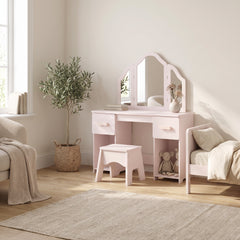Coiffeuse enfant rose dans une chambre d'enfant