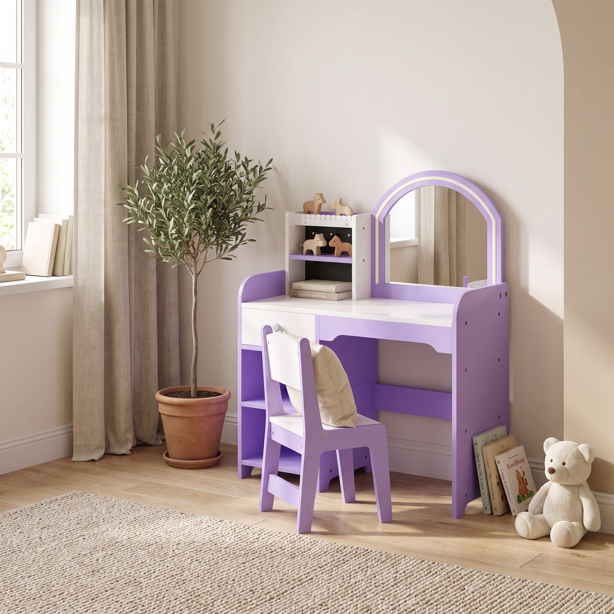 Coiffeuse enfant violette dans une chambre d'enfant