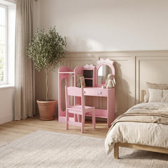 Coiffeuse enfant rose dans une chambre d'enfant
