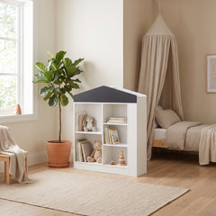 Bibliothèque enfant forme cabane tableau noir dans une chambre d'enfant