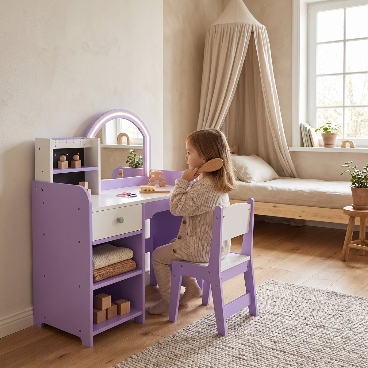 Coiffeuse enfant violette avec un enfant