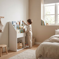 Bibliothèque enfant 3 compartiments blanche avec un enfant