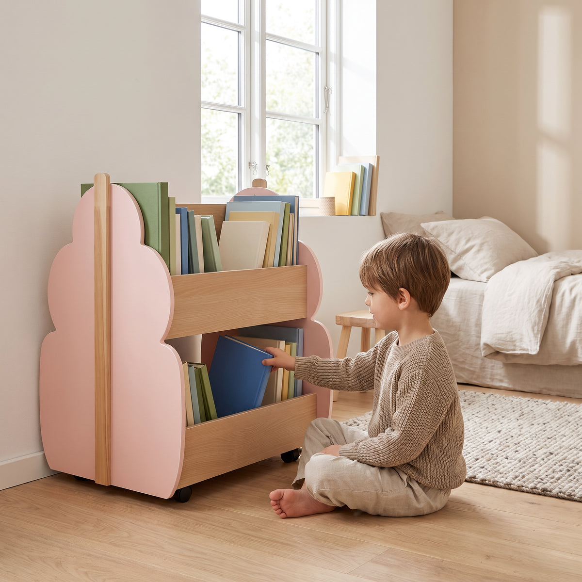 Bibliothèque enfant sur roulettes 2 niveaux avec un enfant