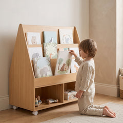 Bibliothèque enfant 3 niveaux naturel avec un enfant
