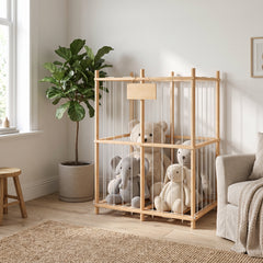 Rangement peluches en bois naturel dans une chambre d'enfant